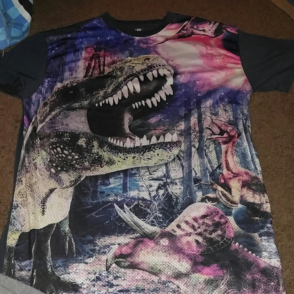Dinosuar trippy shirt. Great condition